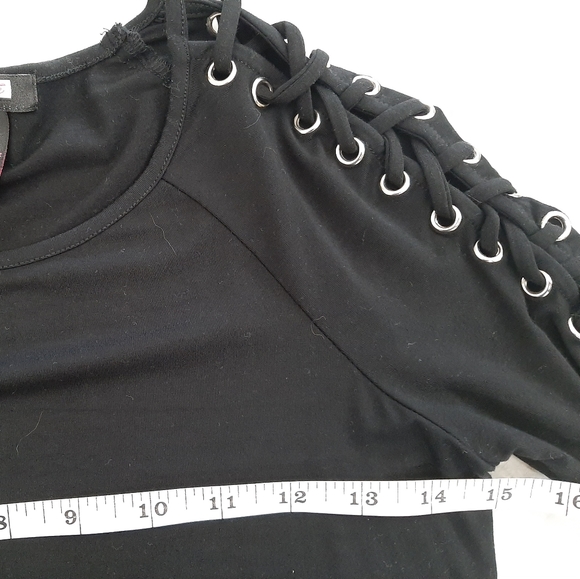Black top with corset lace up on sleeves size medium - Picture 5 of 6